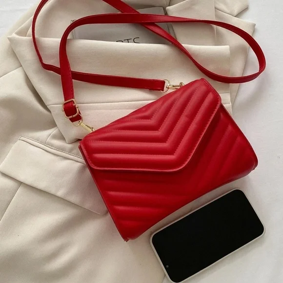 Luxe Vegan Leather Quilted Shoulder Crossbody Bag - Picture 7 of 12